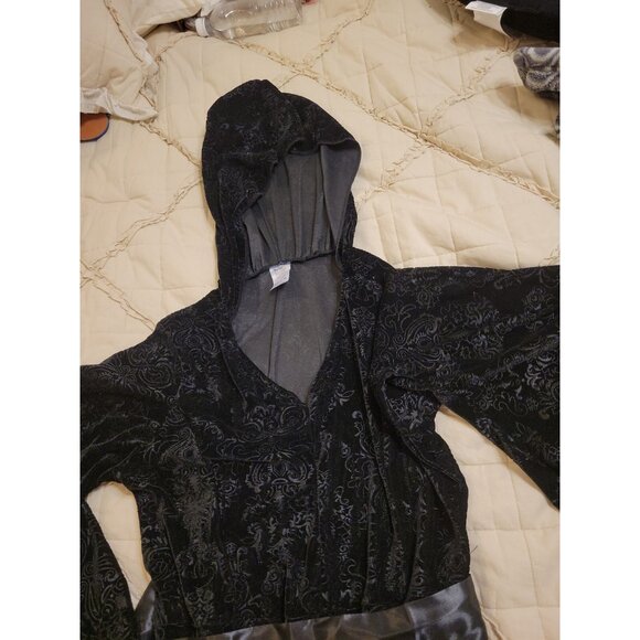 Aadult Spirit Halloween costumes for women Witch Black Scarry Size Large/xlarge - Picture 2 of 6